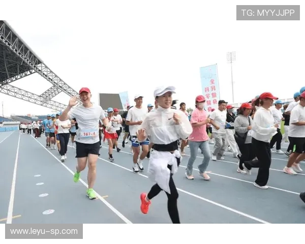 _全民健身跑步周：活力城市开启_，全民健身跑道